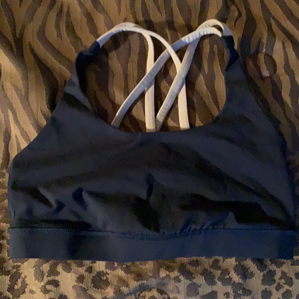 Lululemon sports bra size 6